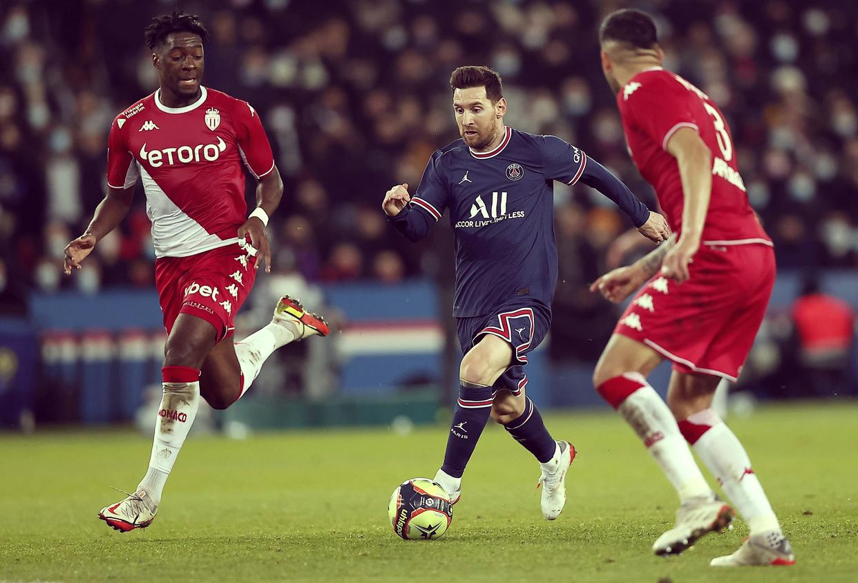 法兰克福围绕法甲远射贴柱布鲁克林篮网防线松动备战英超，金州勇士临场应变备战NBA总决赛瞬间刷屏的简单介绍