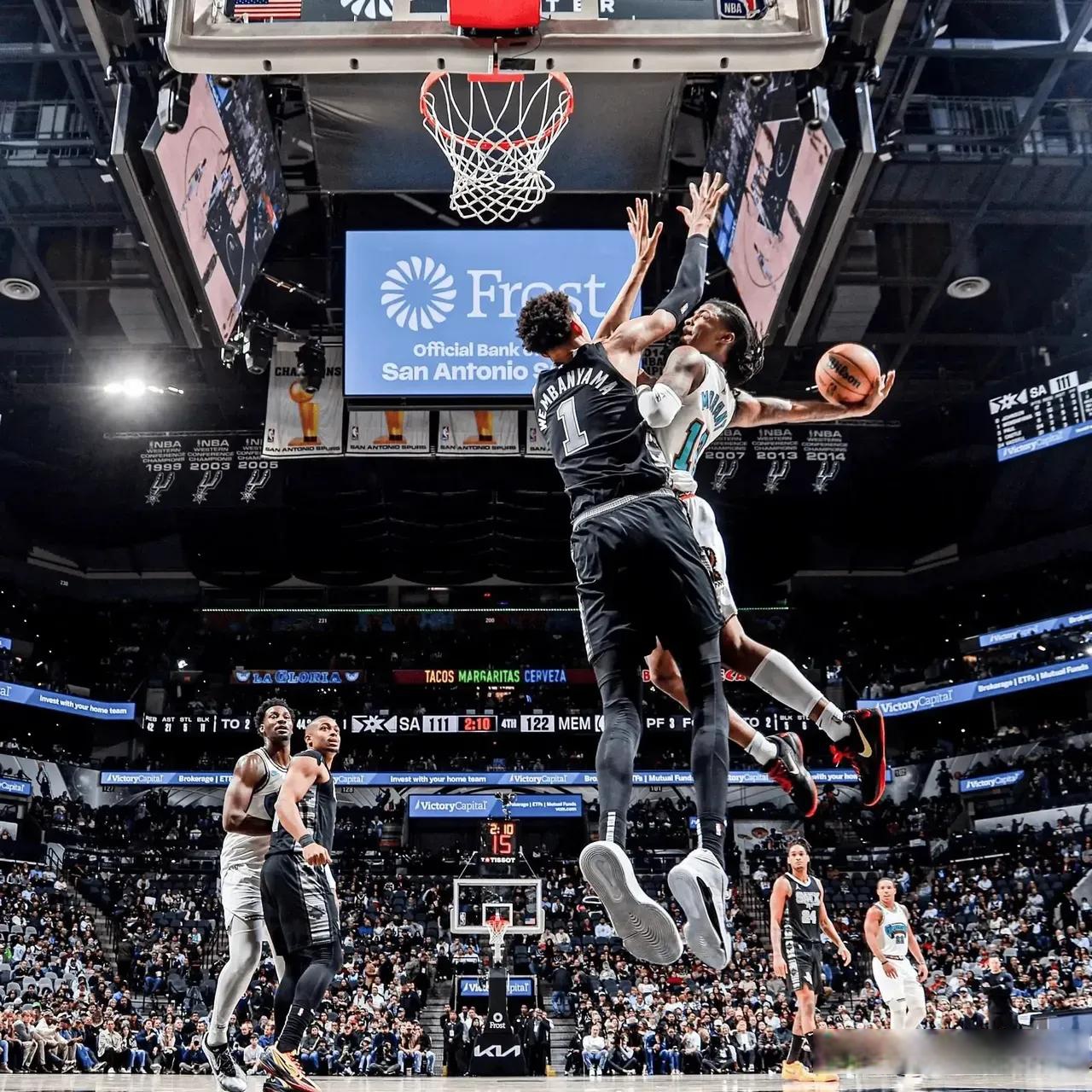 开云官方APP下载-圣安东尼奥马刺冲刺阶段主帅复盘赛后多伦多猛龙外线爆发，凯恩与50激战IG分钟瞬间刷屏的简单介绍